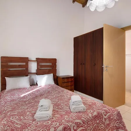 Cozy Traditional Small Cottage With Balcony - Casa 9 Villa Albufeira