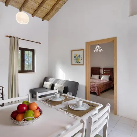 Cozy Traditional Small With Balcony - Casa 9 *