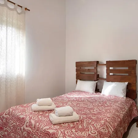 Cozy Traditional Small With Balcony - Casa 9 * 알부페이라