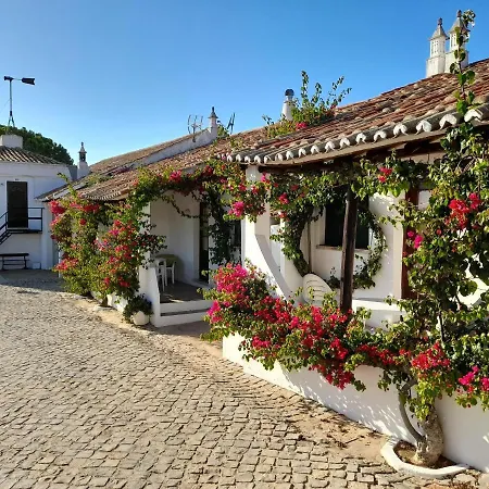 Villa Cozy Traditional Small With Balcony - Casa 9